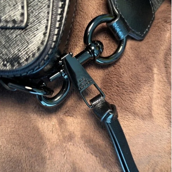 Authentic Marc Jacobs Camera Bag - Picture 3 of 10